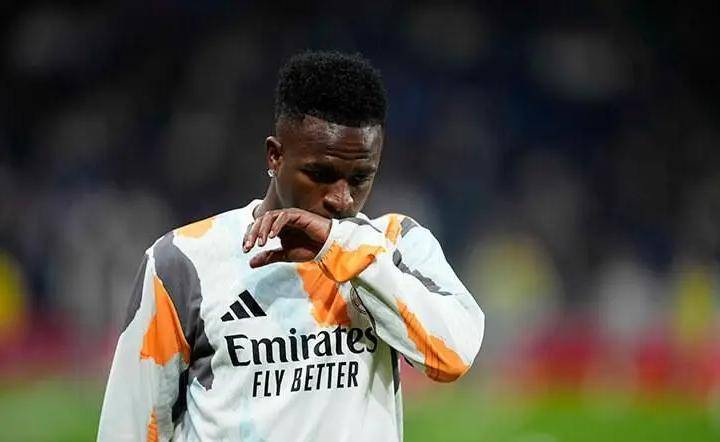 凌晨3点皇马出击,姆巴佩冲60球,赢球反超巴萨登顶